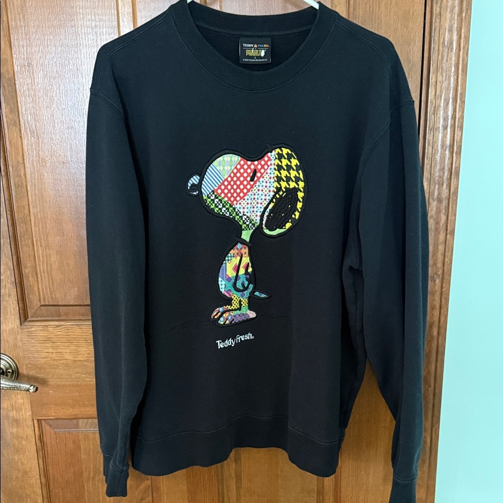 Teddy Fresh Black Crewneck Sweatshirt with Multicolor Patchwork Snoopy